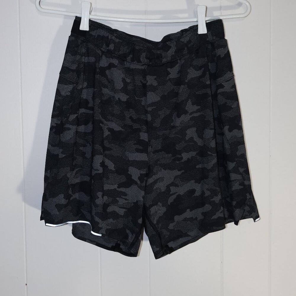 Lululemon‎ Black Camo Athletic Shorts – Lightweight Performance (Men’s M)